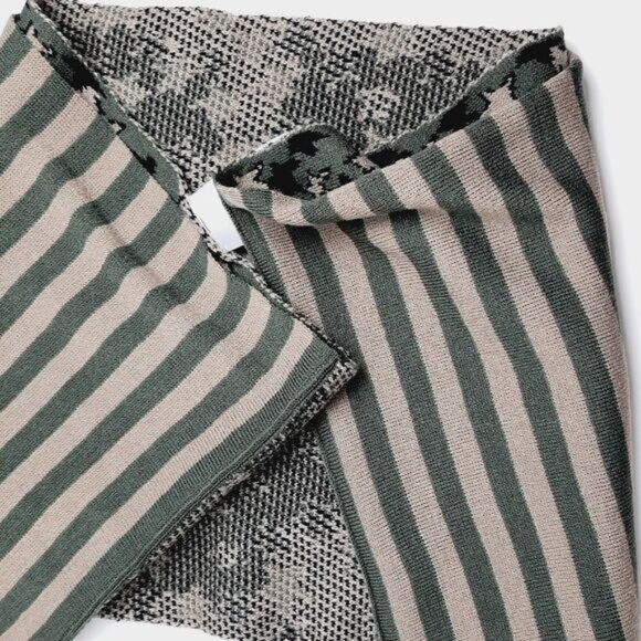V. FRAAS Fine Knit Reversible Infinity Scarf Stripes Stars & Camo Sz O/S - Picture 8 of 9